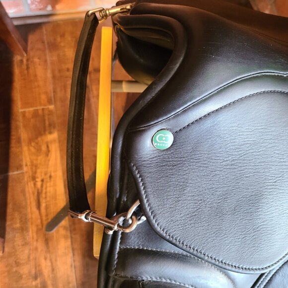 Crosby  18" Monoflap Dressage Saddle with Opti-fit Interchangeable Gullet - Picture 14 of 15